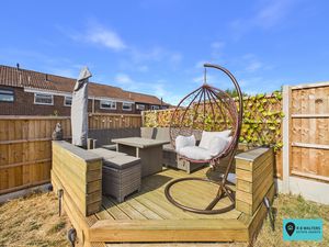 Decking Area- click for photo gallery